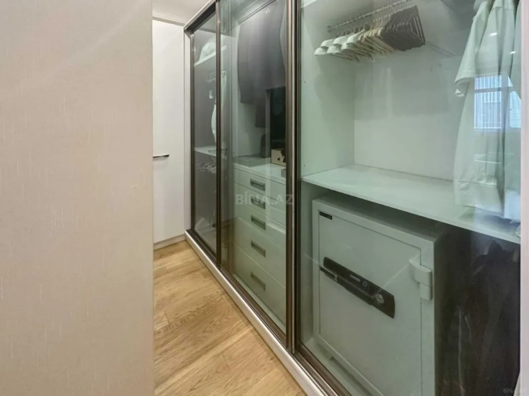 Kirayə verilir 4 otaqlı mənzil 210 m²