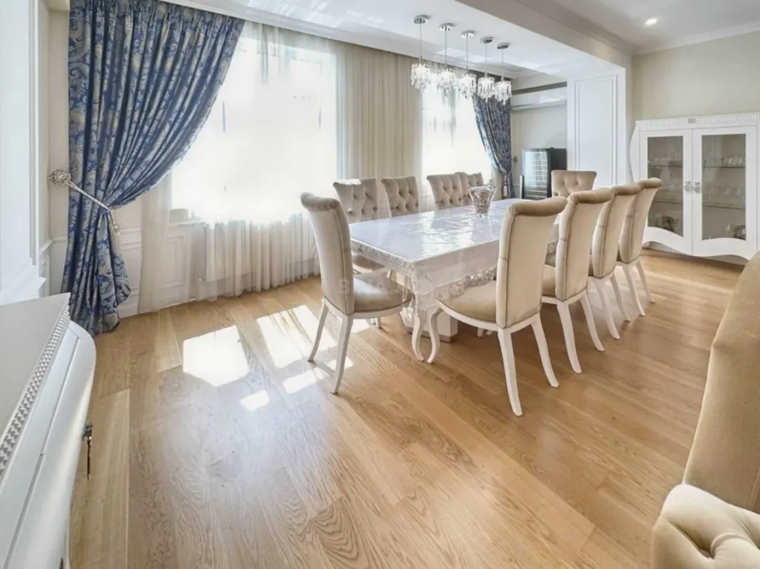 Kirayə verilir 4 otaqlı mənzil 210 m²