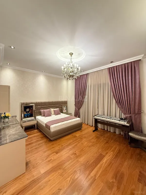 Satılır 4 otaqlı mənzil 193 m²