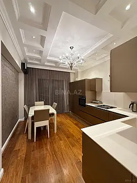 Satılır 4 otaqlı mənzil 193 m²