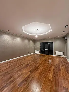 Satılır 4 otaqlı mənzil 193 m²