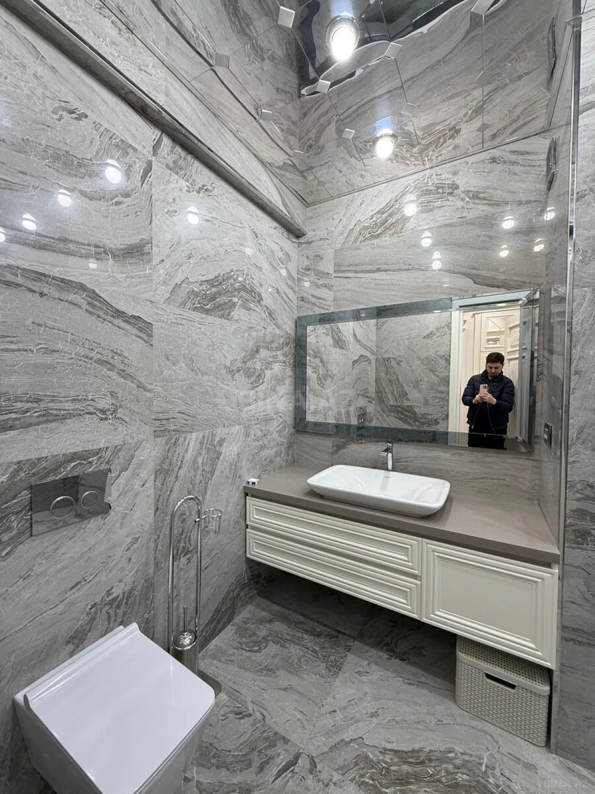 Satılır 4 otaqlı mənzil 193 m²