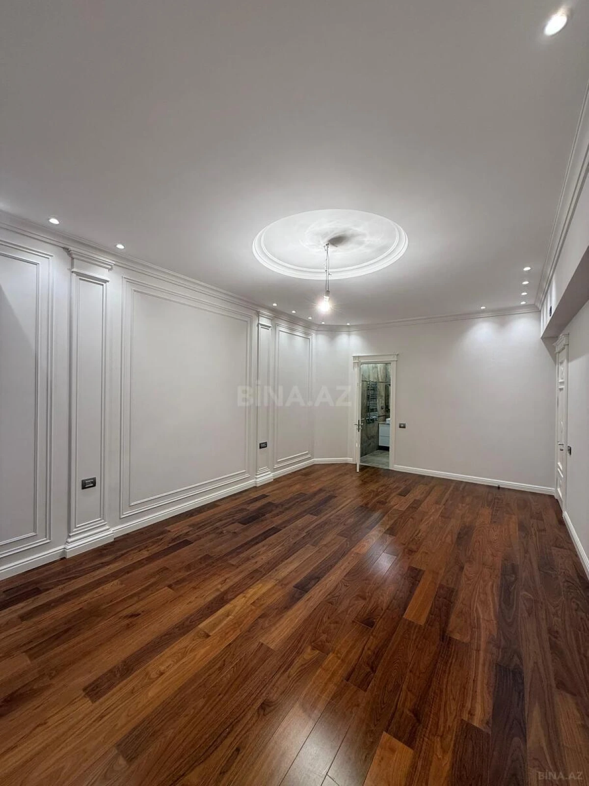 Satılır 4 otaqlı mənzil 193 m²