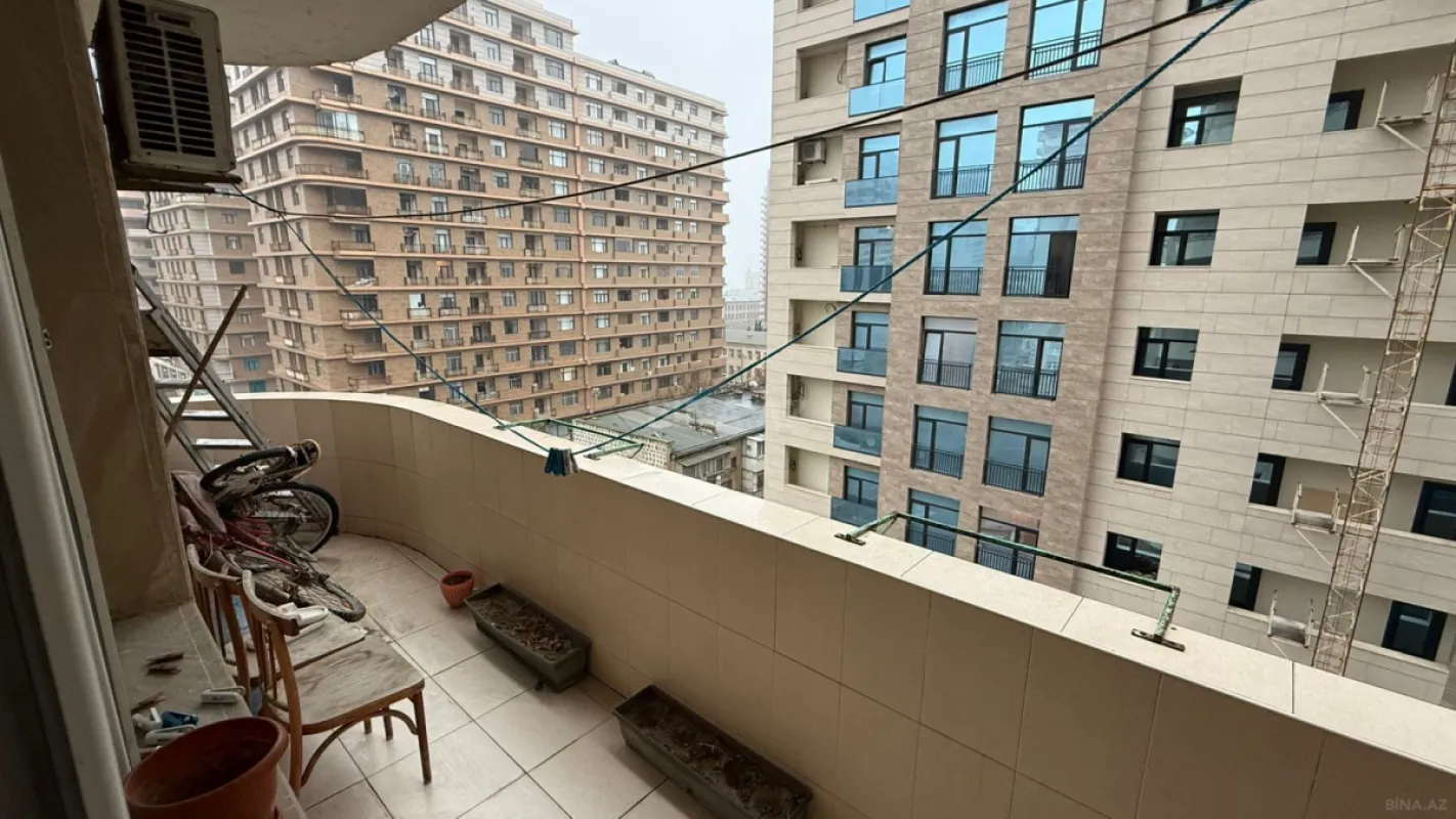 Satılır 3 otaqlı mənzil 130 m²