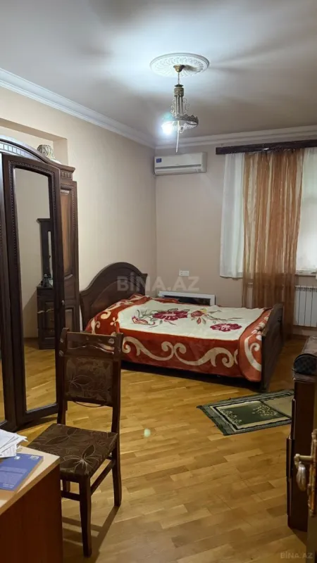 Satılır 3 otaqlı mənzil 130 m²