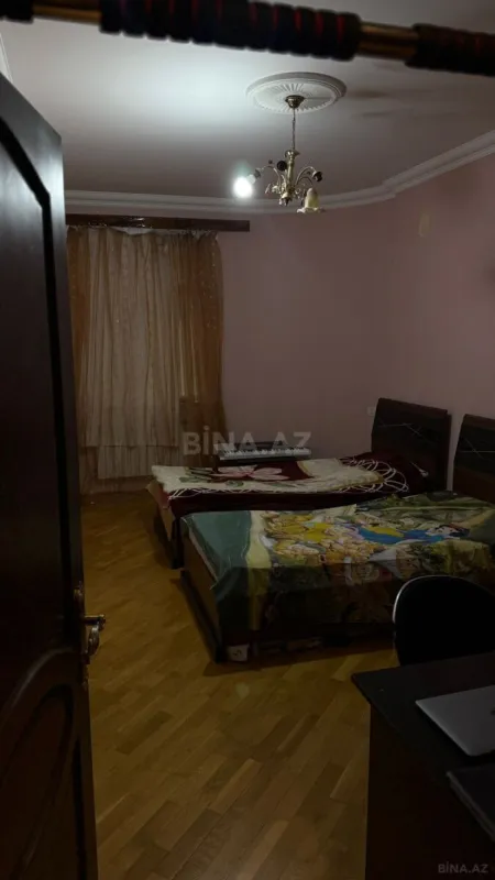 Satılır 3 otaqlı mənzil 130 m²