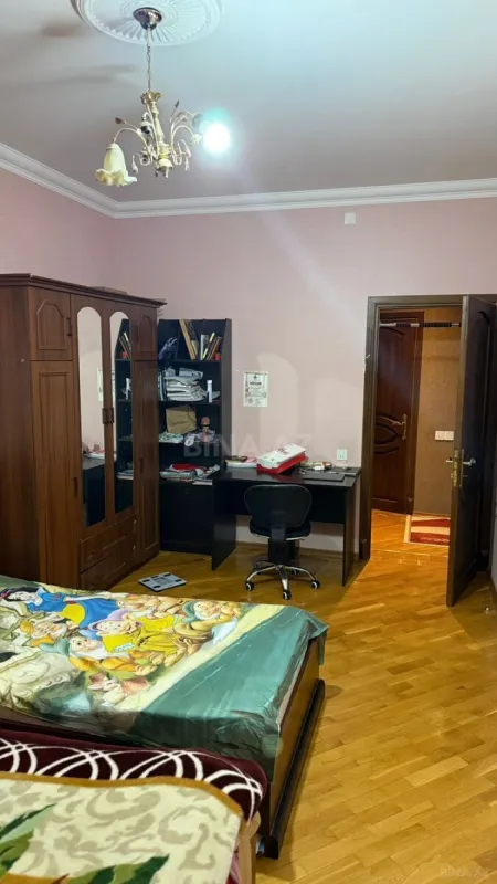 Satılır 3 otaqlı mənzil 130 m²