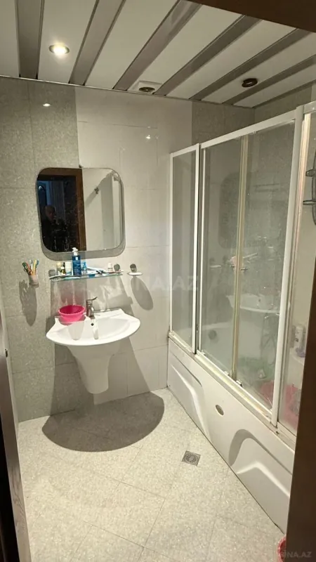 Satılır 3 otaqlı mənzil 130 m²