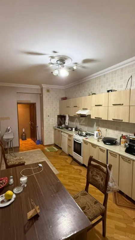 Satılır 3 otaqlı mənzil 130 m²