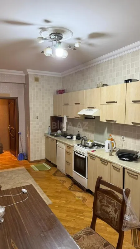 Satılır 3 otaqlı mənzil 130 m²