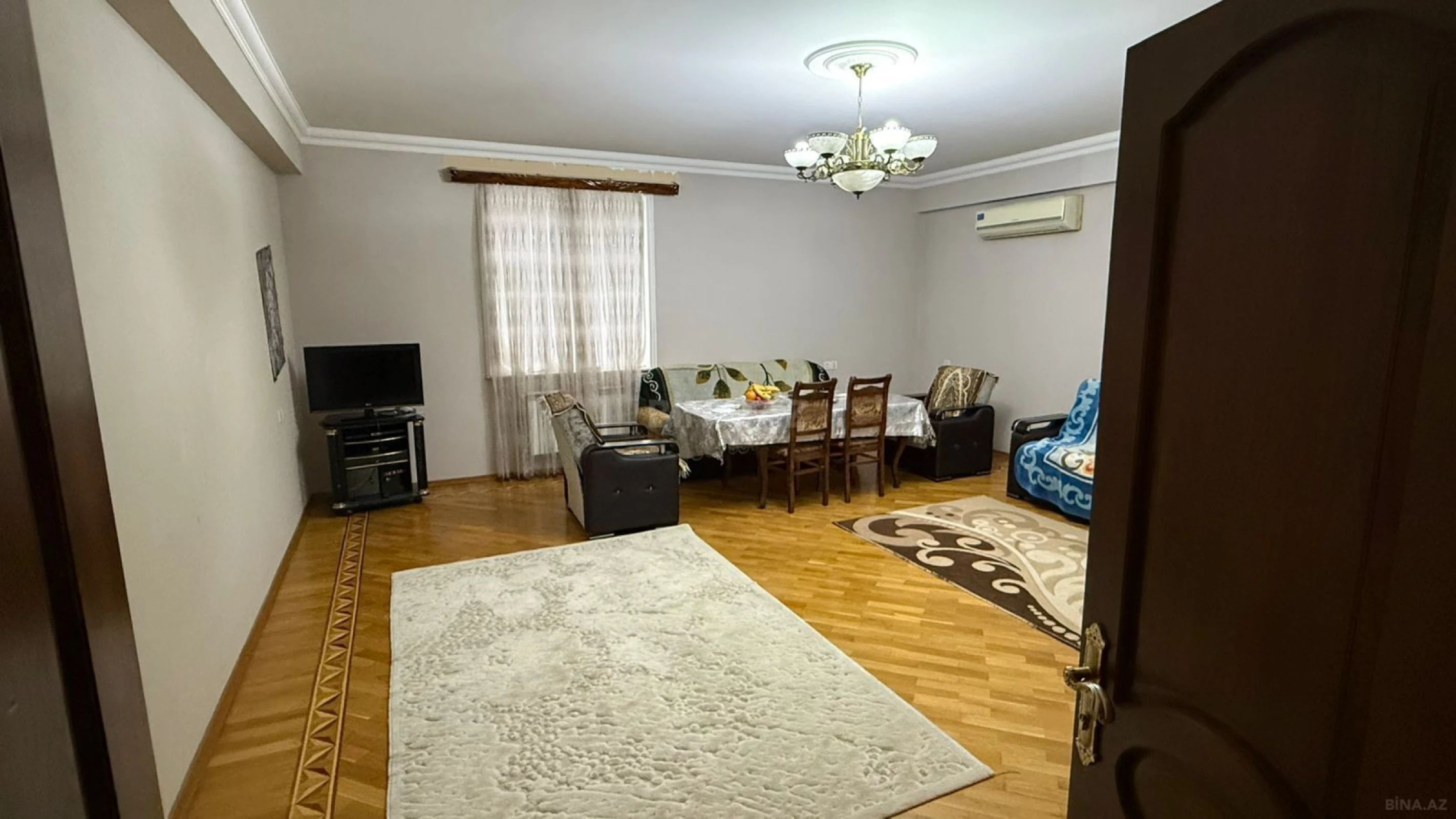 Satılır 3 otaqlı mənzil 130 m²