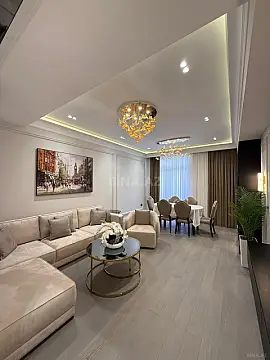 Satılır 4 otaqlı mənzil 140 m²