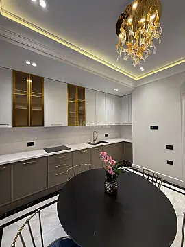 Satılır 4 otaqlı mənzil 140 m²
