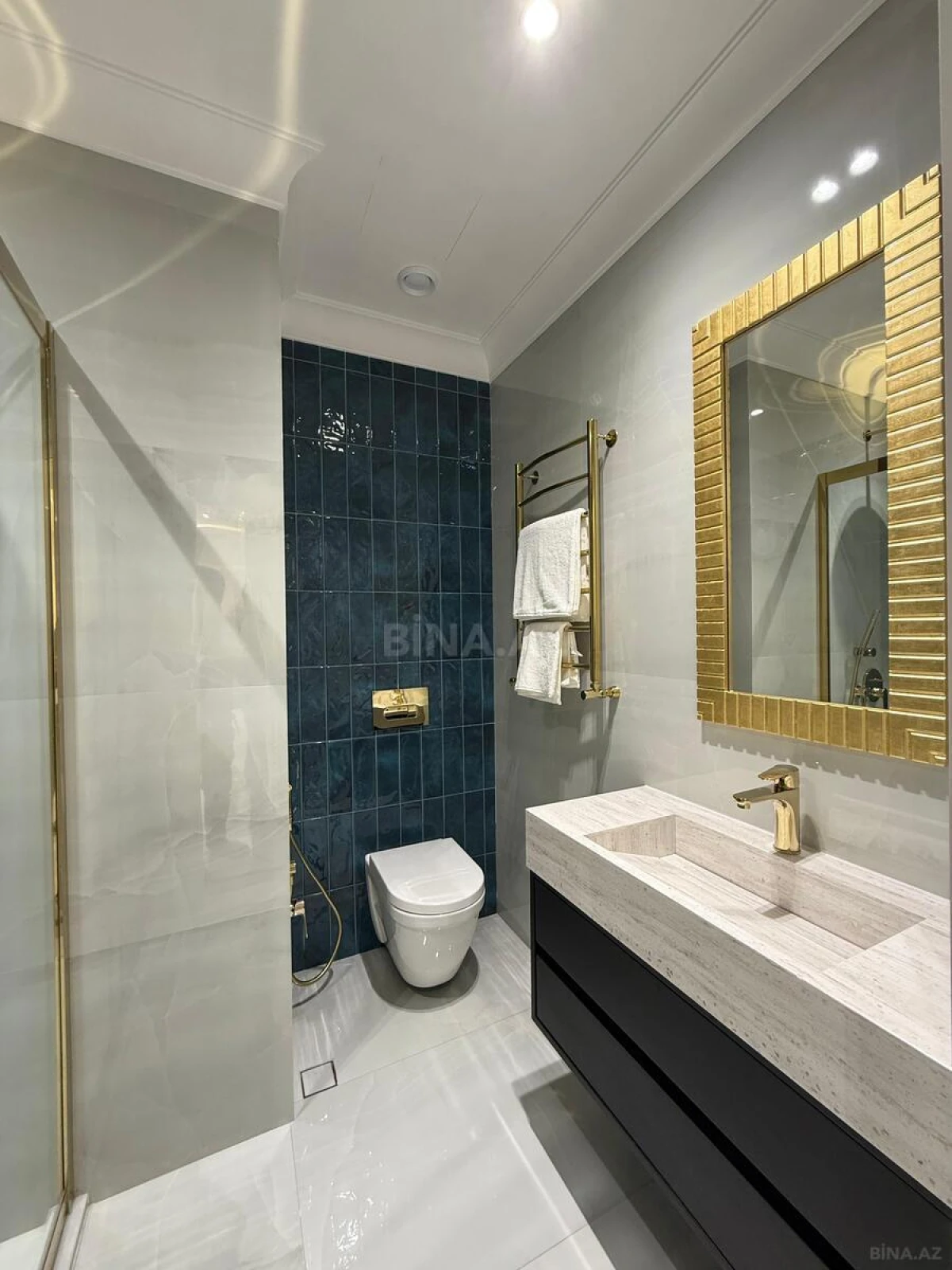 Satılır 4 otaqlı mənzil 140 m²