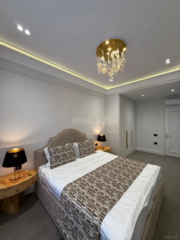 Satılır 4 otaqlı mənzil 140 m²