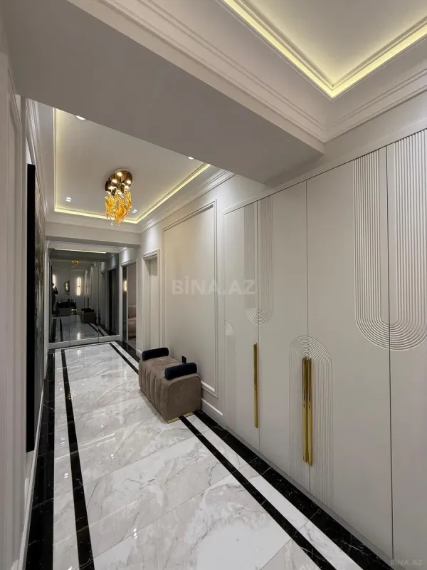 Satılır 4 otaqlı mənzil 140 m²