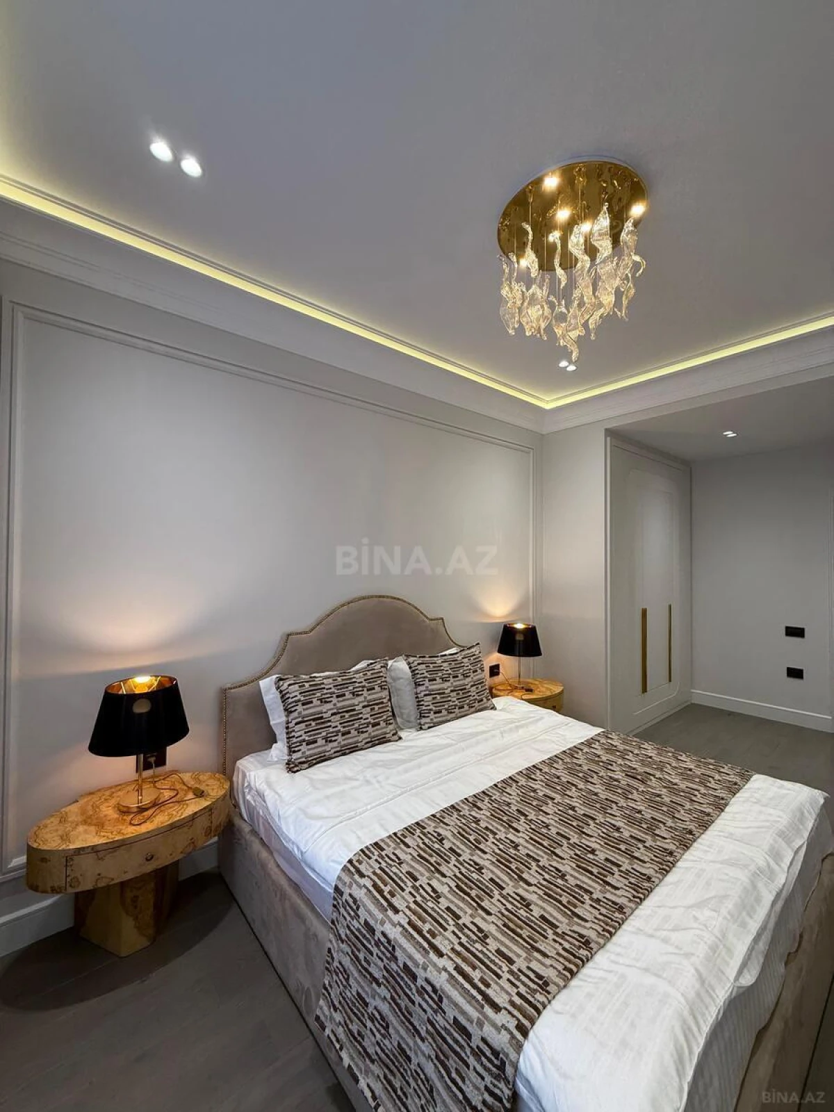 Satılır 4 otaqlı mənzil 140 m²