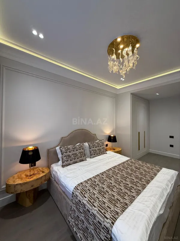 Satılır 4 otaqlı mənzil 140 m²