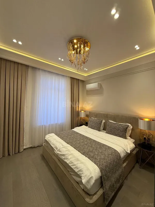 Satılır 4 otaqlı mənzil 140 m²