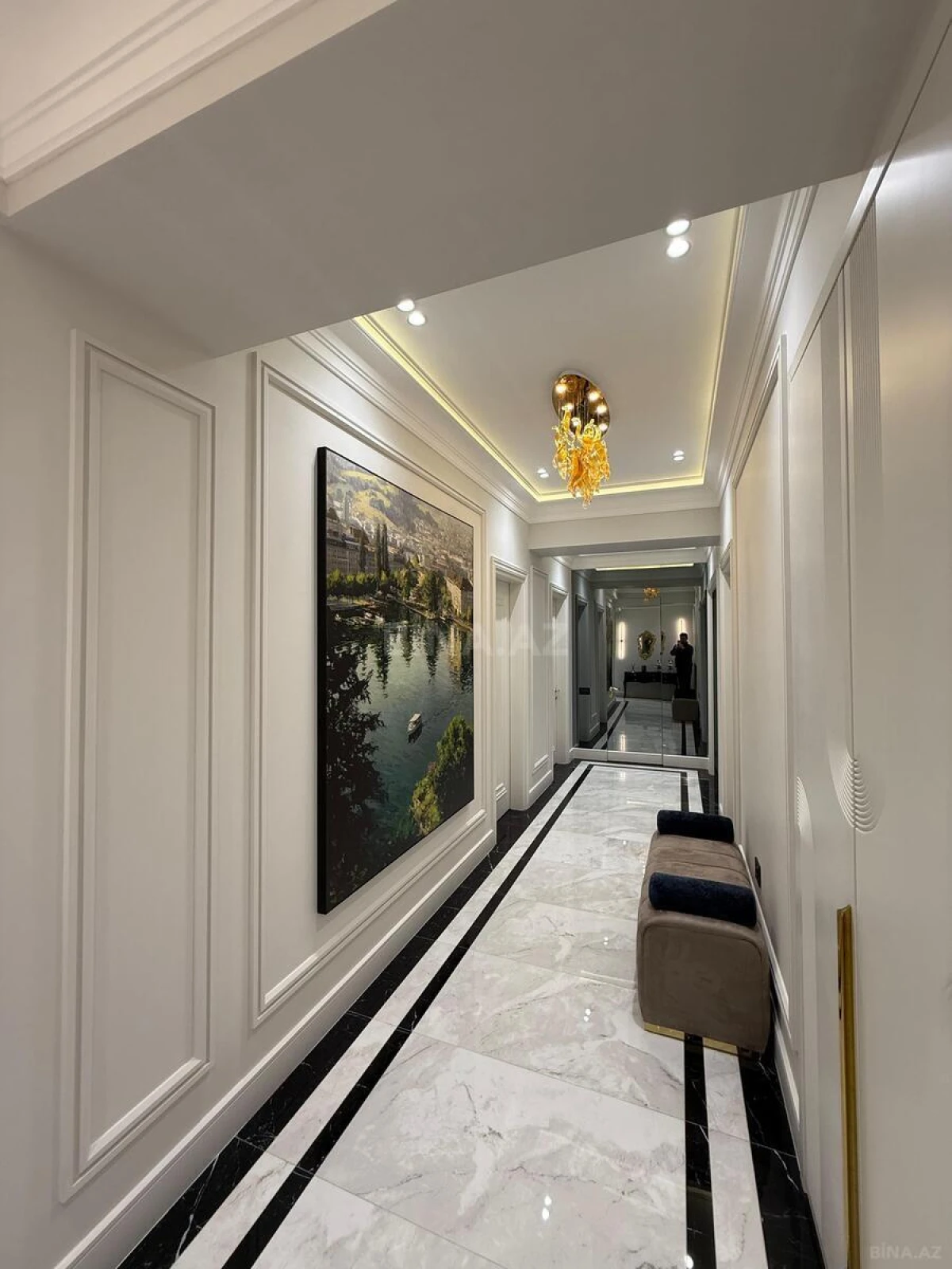 Satılır 4 otaqlı mənzil 140 m²