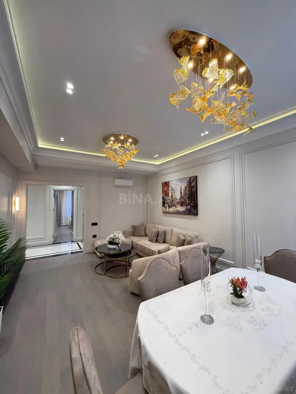 Satılır 4 otaqlı mənzil 140 m²