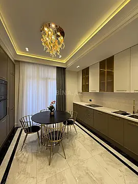 Satılır 4 otaqlı mənzil 140 m²