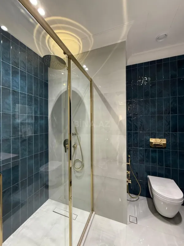 Satılır 4 otaqlı mənzil 140 m²