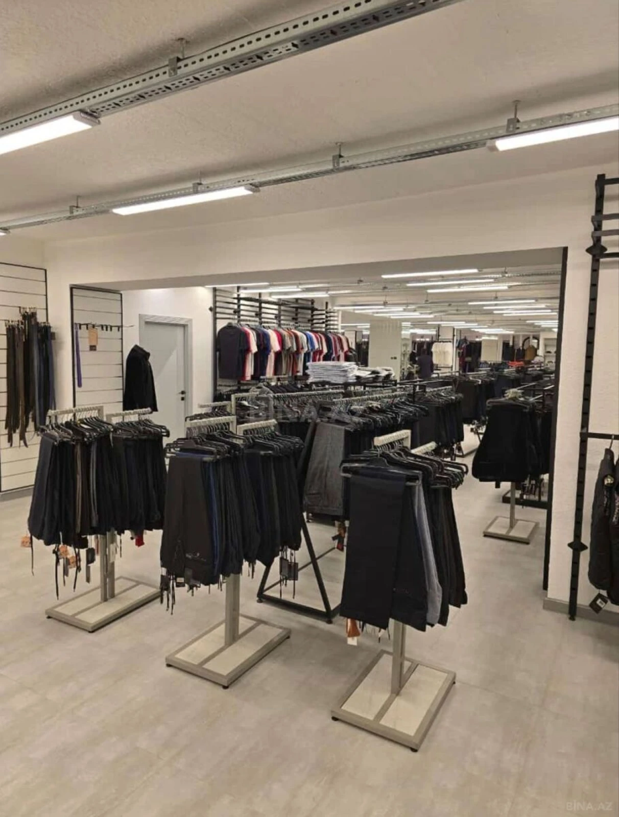 Satılır obyekt 1000 m²