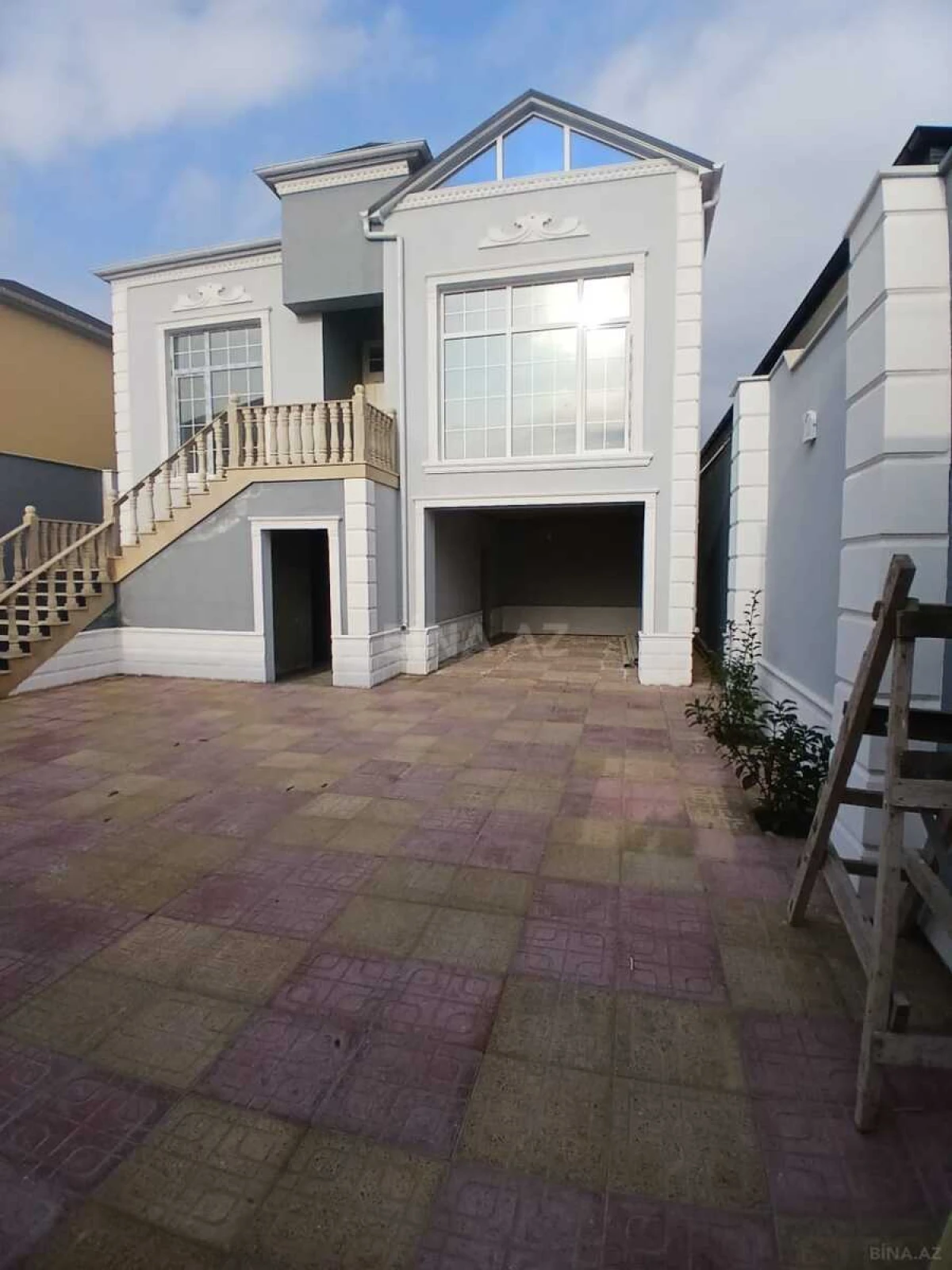 Satılır 7 otaqlı həyət evi 240 m²