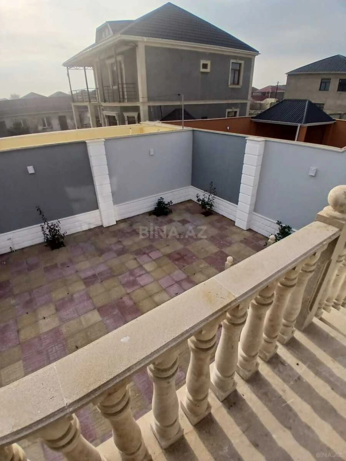 Satılır 7 otaqlı həyət evi 240 m²