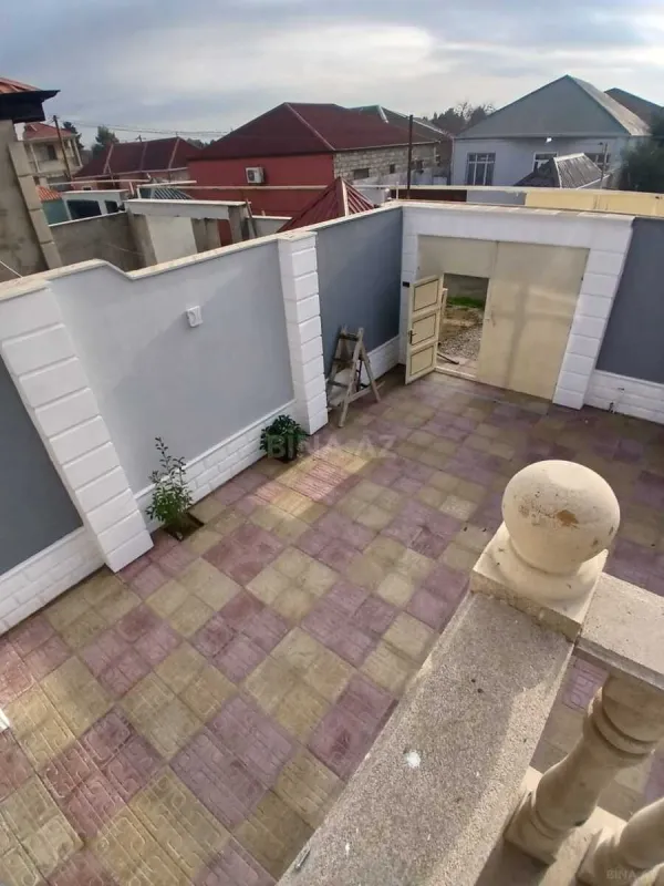 Satılır 7 otaqlı həyət evi 240 m²