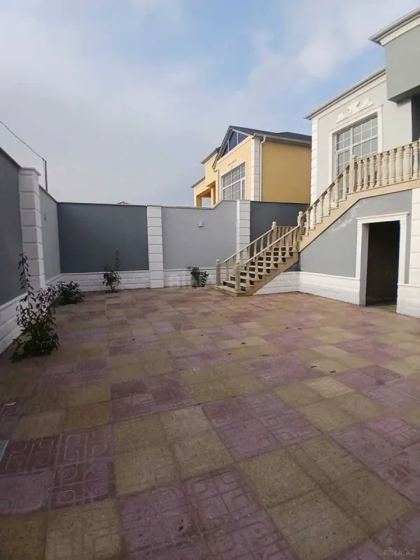 Satılır 7 otaqlı həyət evi 240 m²