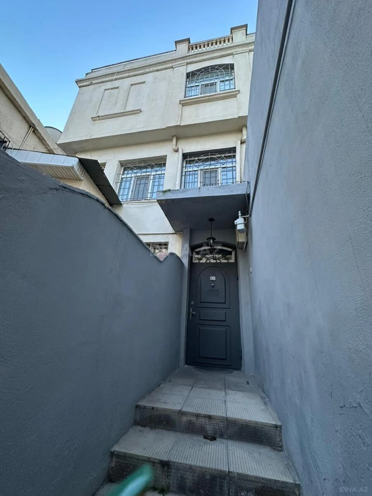 Kirayə verilir 6 otaqlı mənzil 220 m²