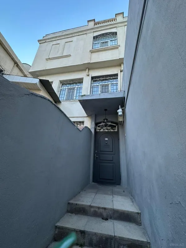 Kirayə verilir 6 otaqlı mənzil 220 m²