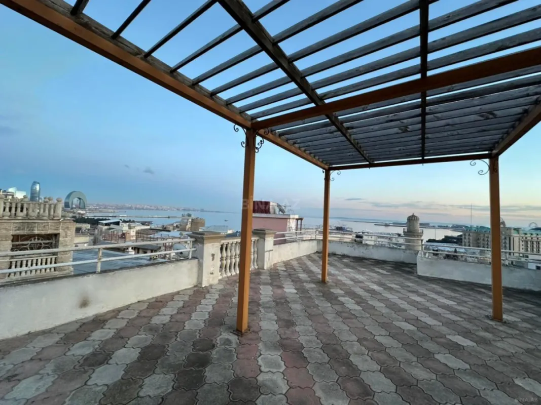 Kirayə verilir 6 otaqlı mənzil 220 m²