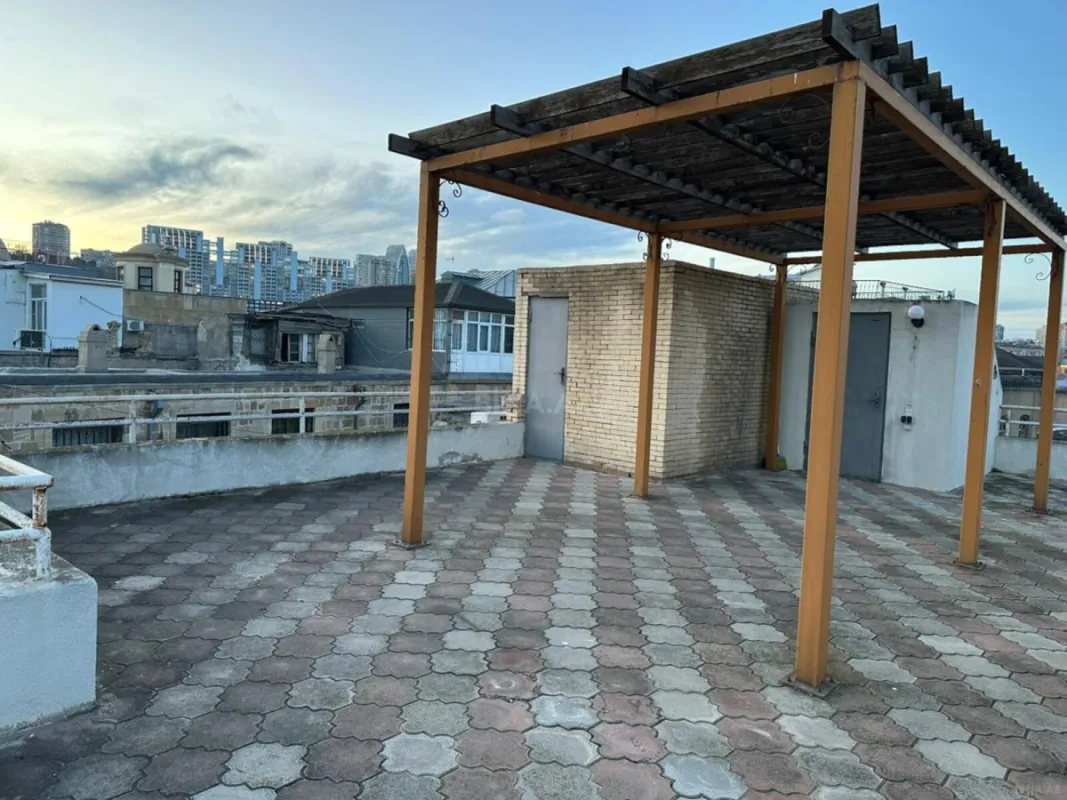 Kirayə verilir 6 otaqlı mənzil 220 m²
