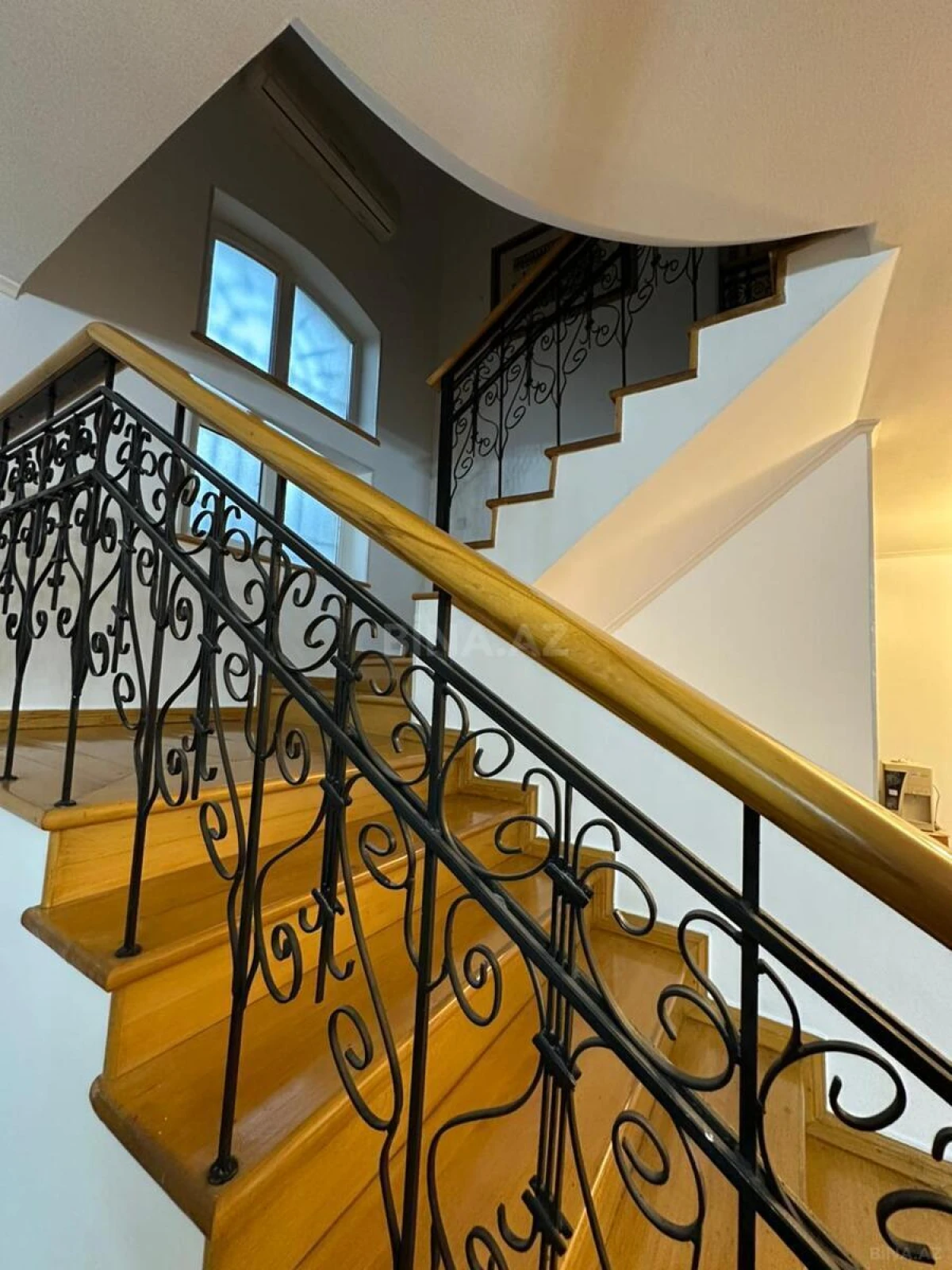 Kirayə verilir 6 otaqlı mənzil 220 m²