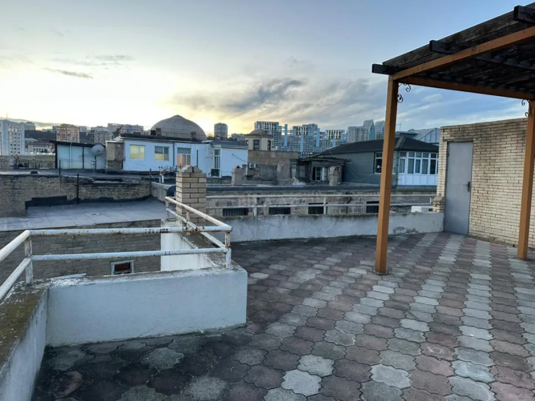Kirayə verilir 6 otaqlı mənzil 220 m²