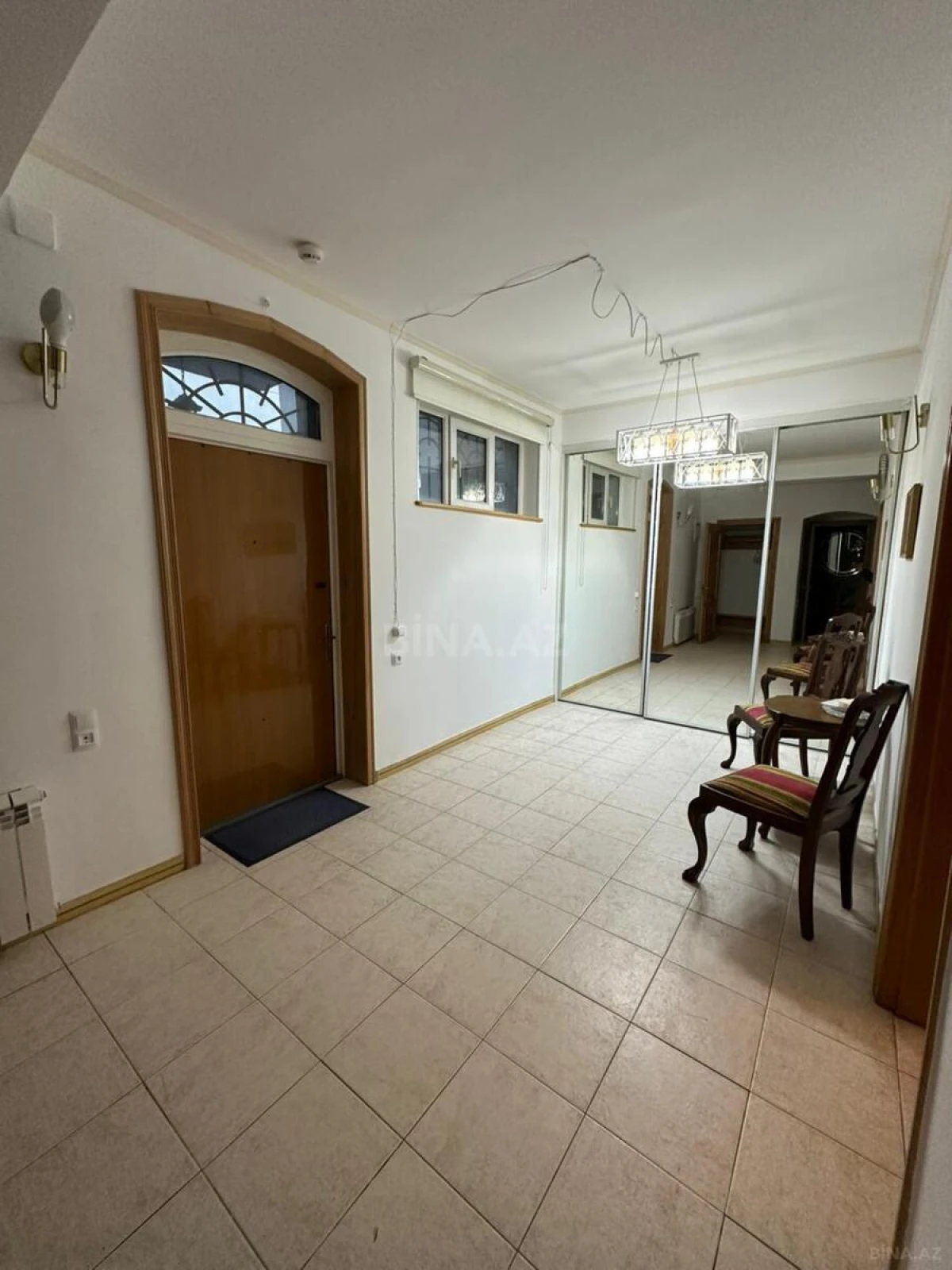 Kirayə verilir 6 otaqlı mənzil 220 m²