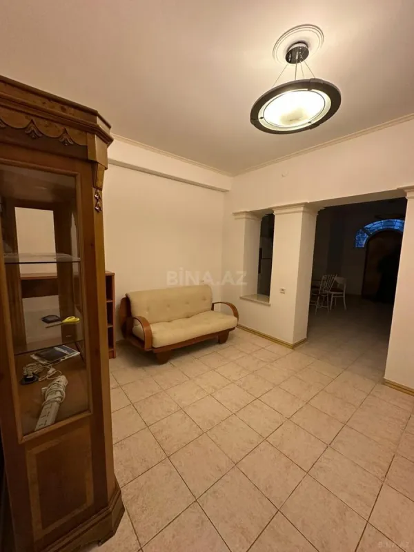 Kirayə verilir 6 otaqlı mənzil 220 m²