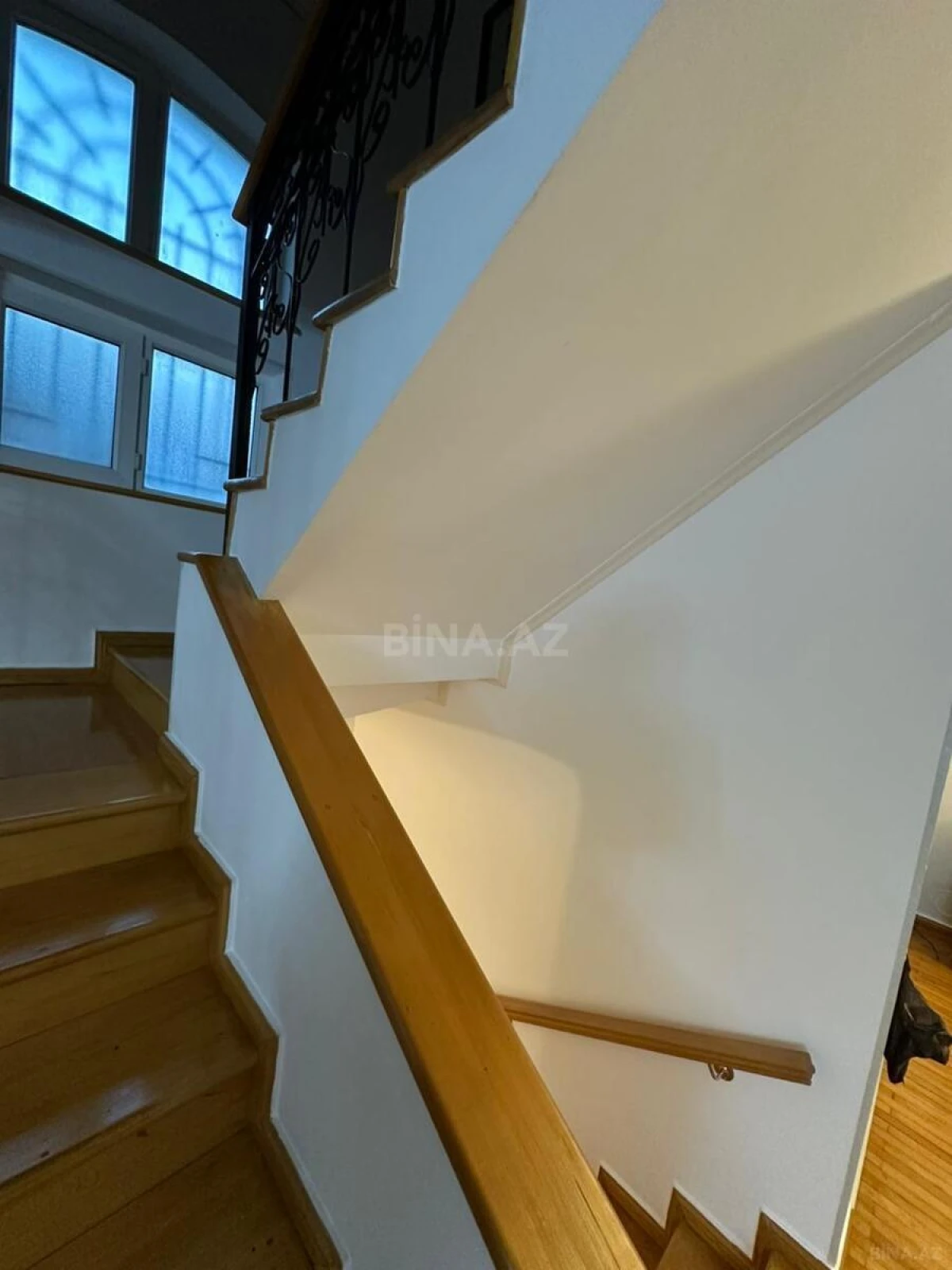 Kirayə verilir 6 otaqlı mənzil 220 m²