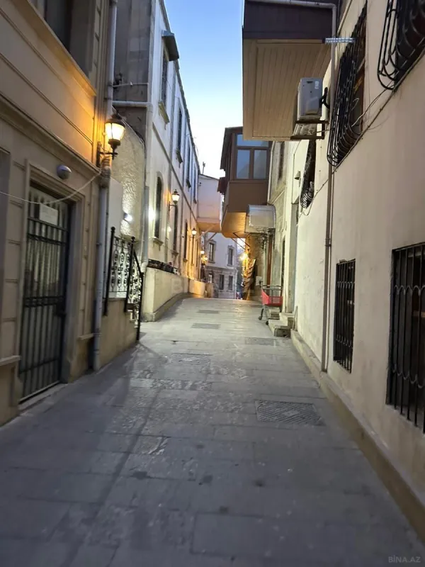 Kirayə verilir 6 otaqlı mənzil 220 m²