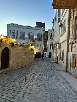 Kirayə verilir 6 otaqlı mənzil 220 m² — Bakı, İçərişəhər 6 otaq 220.00 m²