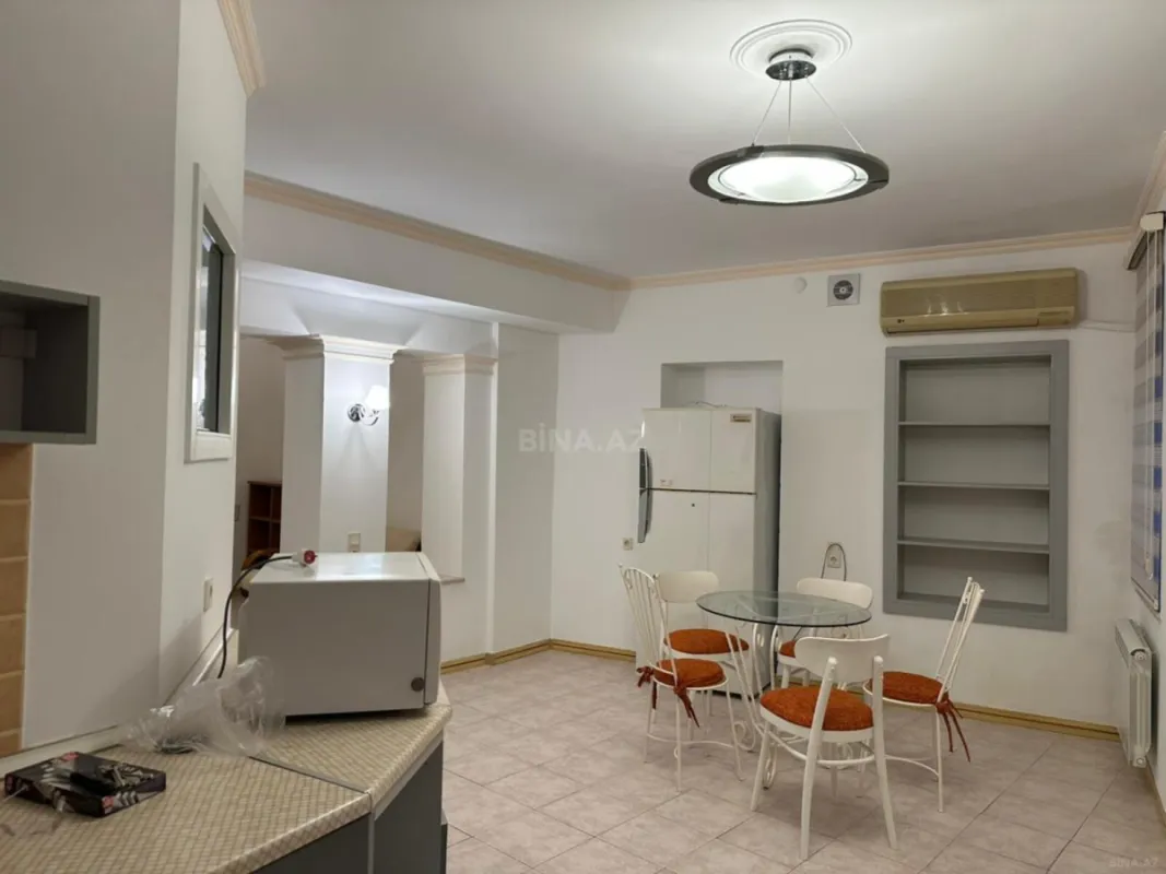 Kirayə verilir 6 otaqlı mənzil 220 m²