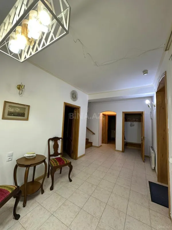 Kirayə verilir 6 otaqlı mənzil 220 m²