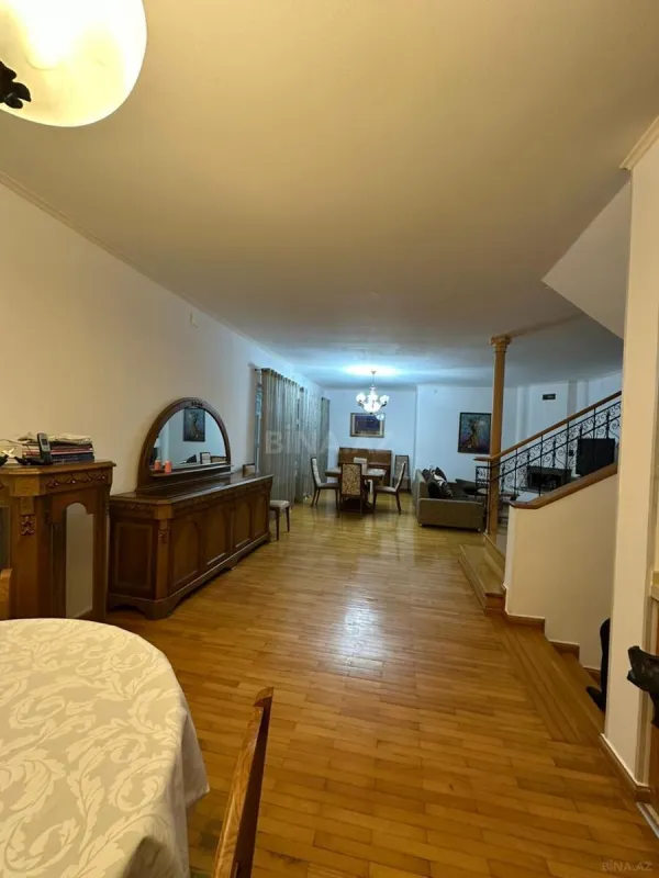 Kirayə verilir 6 otaqlı mənzil 220 m²