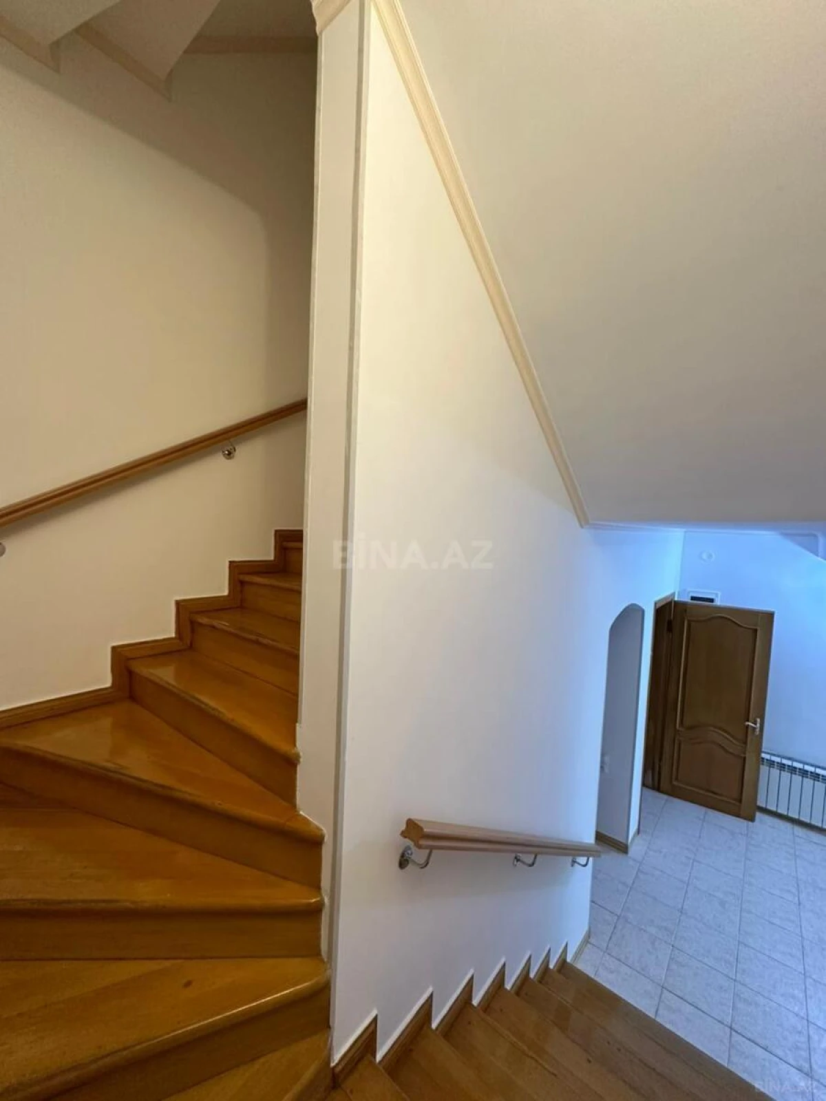Kirayə verilir 6 otaqlı mənzil 220 m²