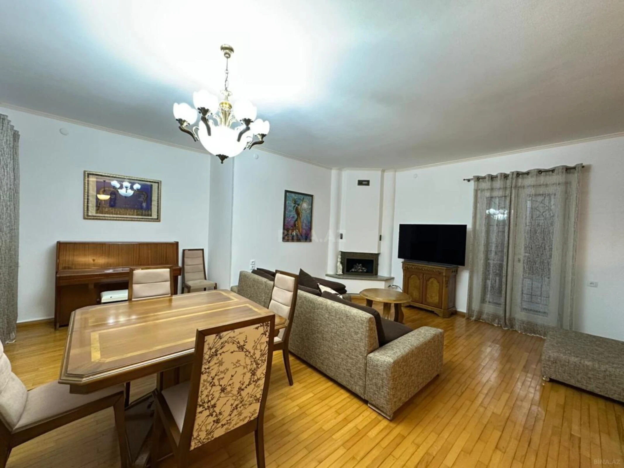 Kirayə verilir 6 otaqlı mənzil 220 m²