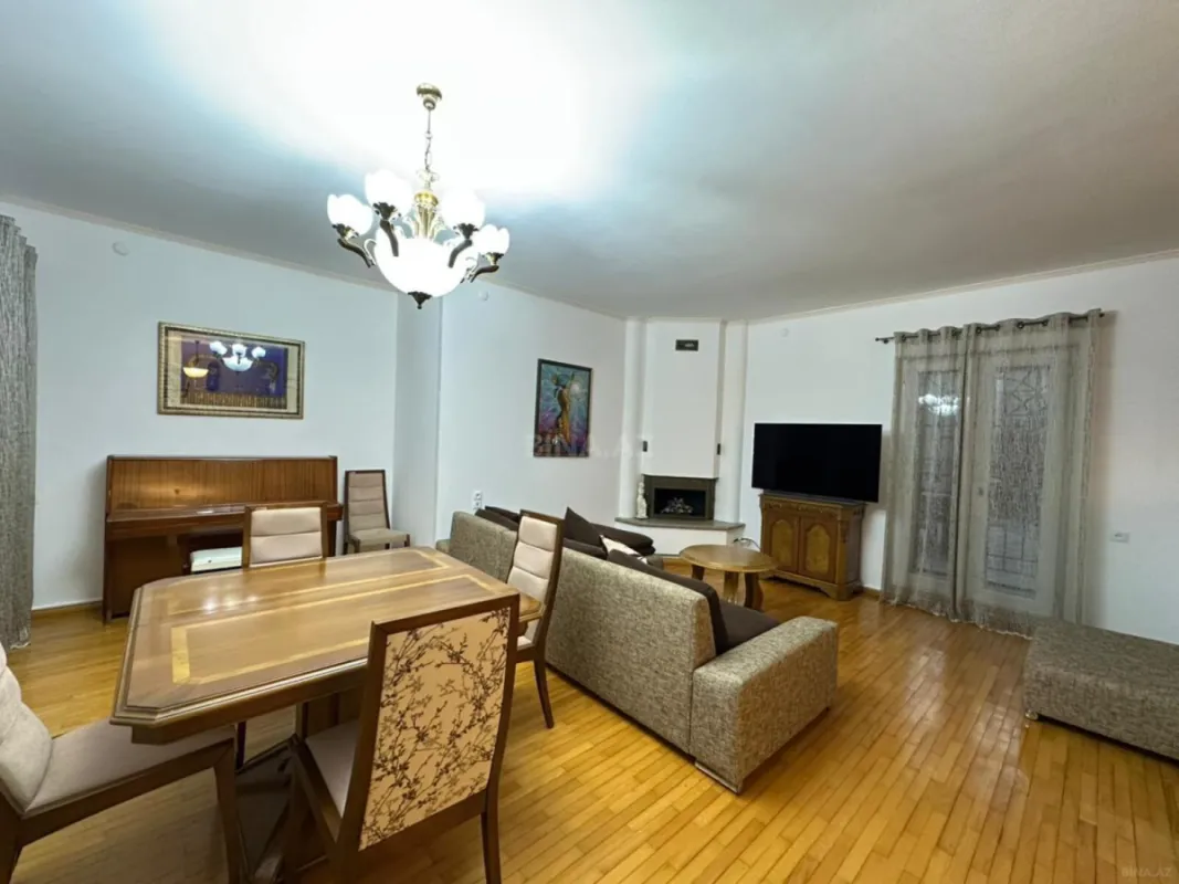 Kirayə verilir 6 otaqlı mənzil 220 m²