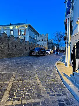 Kirayə verilir 6 otaqlı mənzil 220 m²